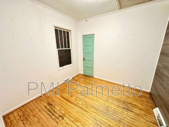 Building Photo - 2817 Columbia Ave