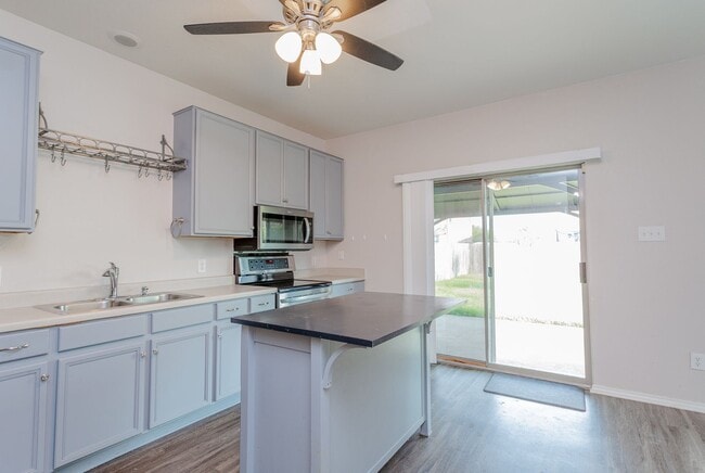 Building Photo - 2007 Rim Rock Dr