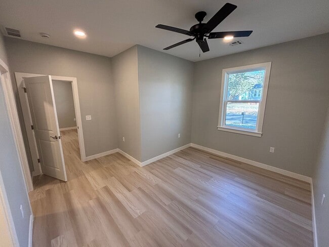 Building Photo - Stunning New Build in Central Manhattan! Available NOW!