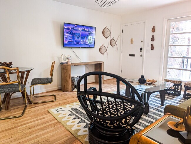 Building Photo - Fully Furnished 2BR/2BA Near USC – Pre-Leasing for January 2027
