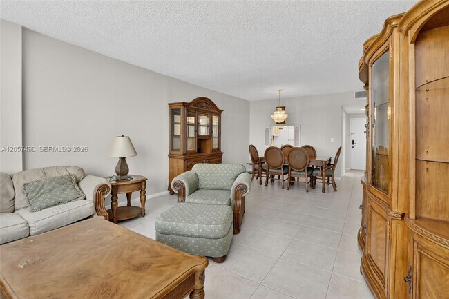 Building Photo - 1817 S Ocean Dr