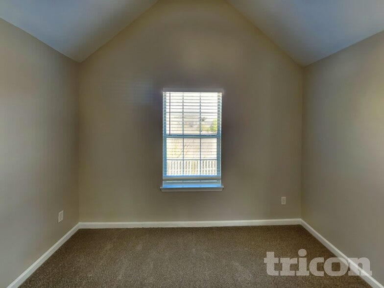 Building Photo - 684 Emporia Loop