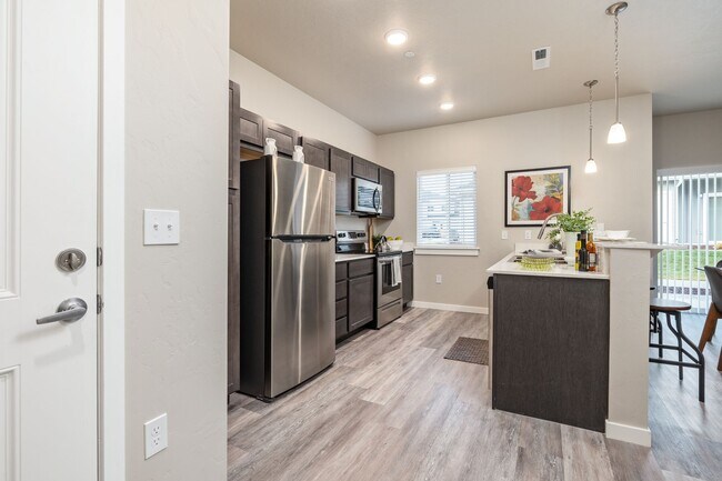 Building Photo - Wilson Creek Townhomes! Move In By 7/31 & ...