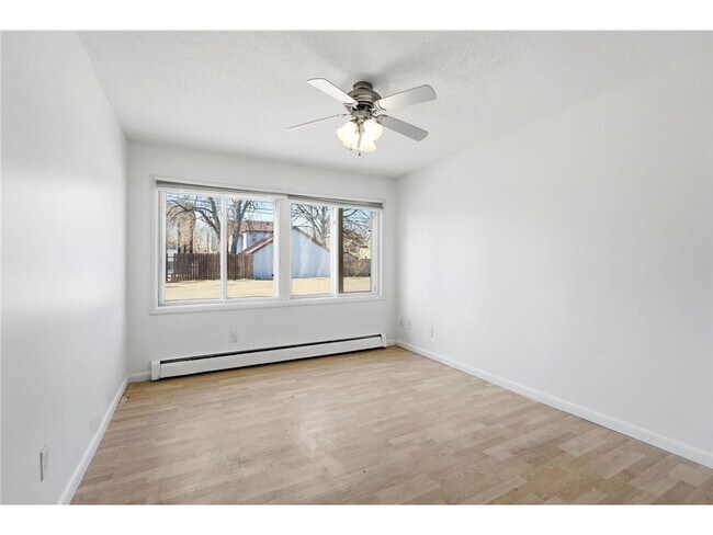 Building Photo - 2740 Pleasant Ave