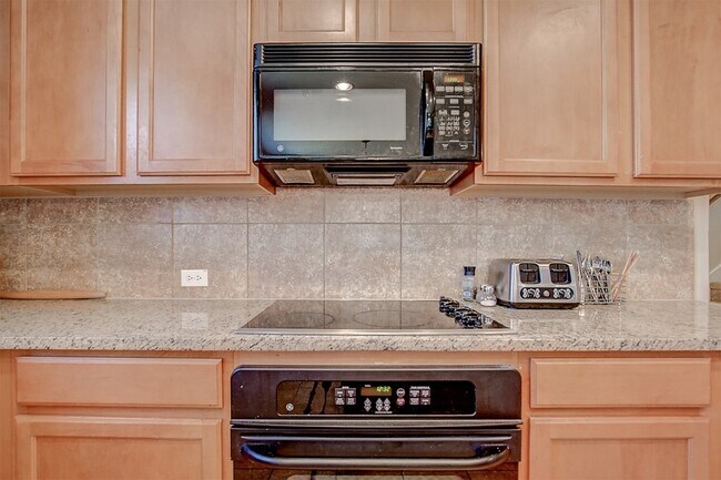 Building Photo - 2832 Gooseberry Dr