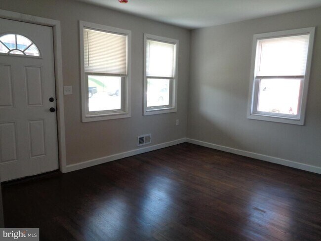 Building Photo - 7150 Eastbrook Ave