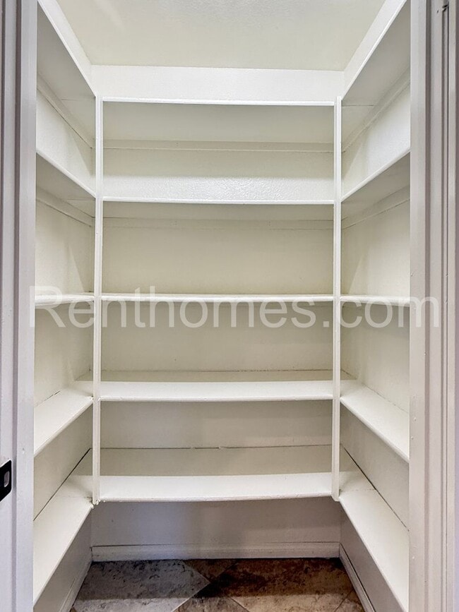 Building Photo - 14265 Marianopolis Way