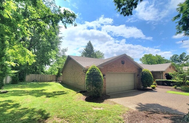 Building Photo - 406 Country Club Ln