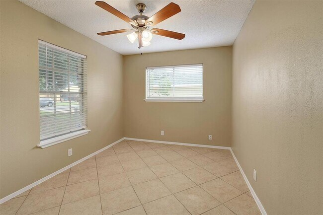 Building Photo - 9620 Chukar Cir