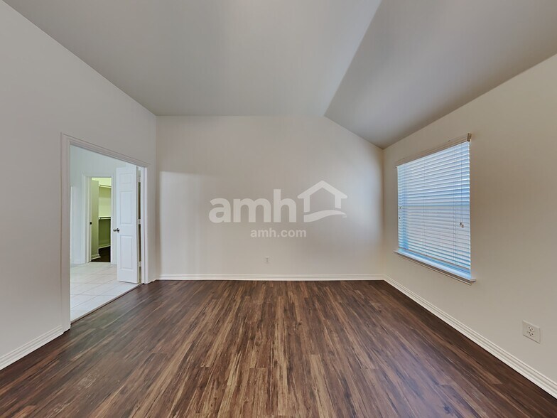 Building Photo - 5332 Sioux Creek Ln
