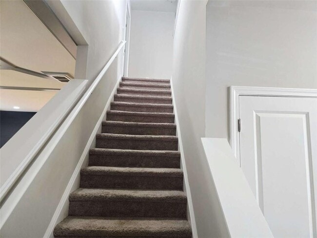 Building Photo - 213 N Fortune Way