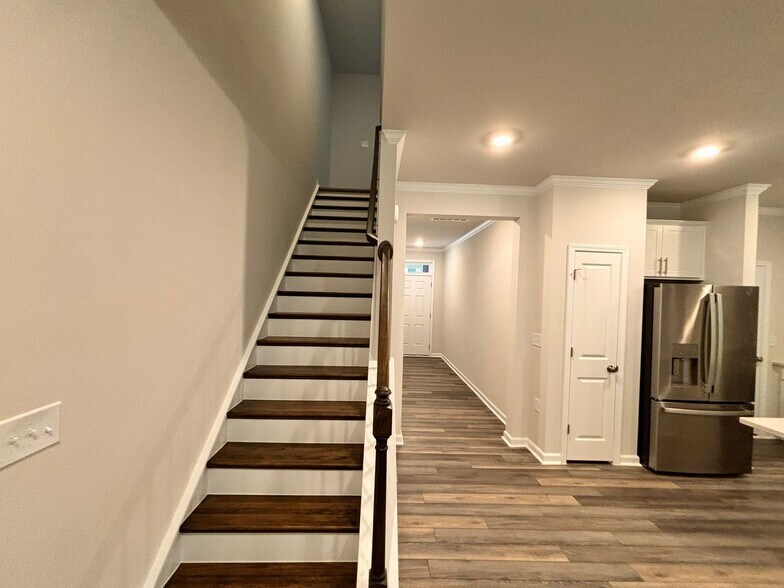 Building Photo - 1502 Foal Run Trl