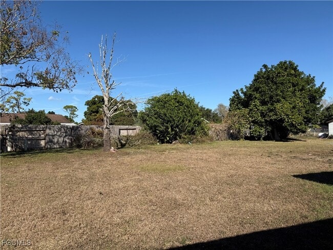 Building Photo - 904 Hudson Ave