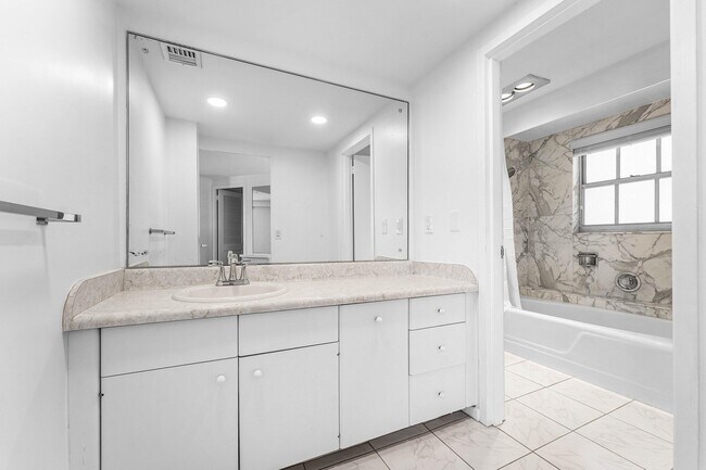 Building Photo - 3475 S Ocean Blvd