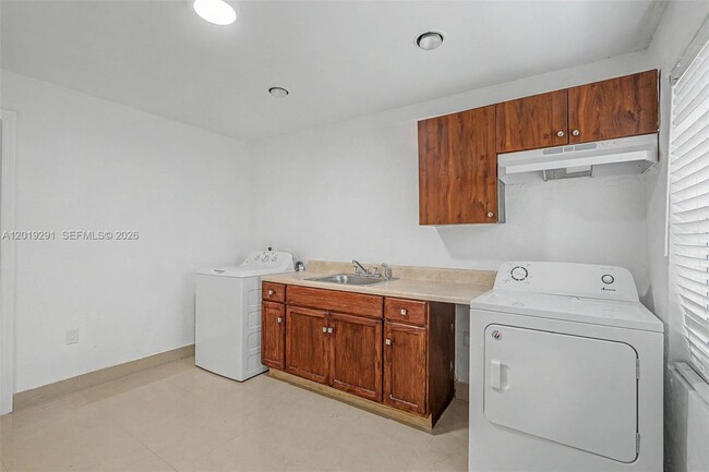 Building Photo - 5917 SW 62nd Terrace
