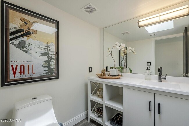 Building Photo - 7322 E Sierra Vista Dr