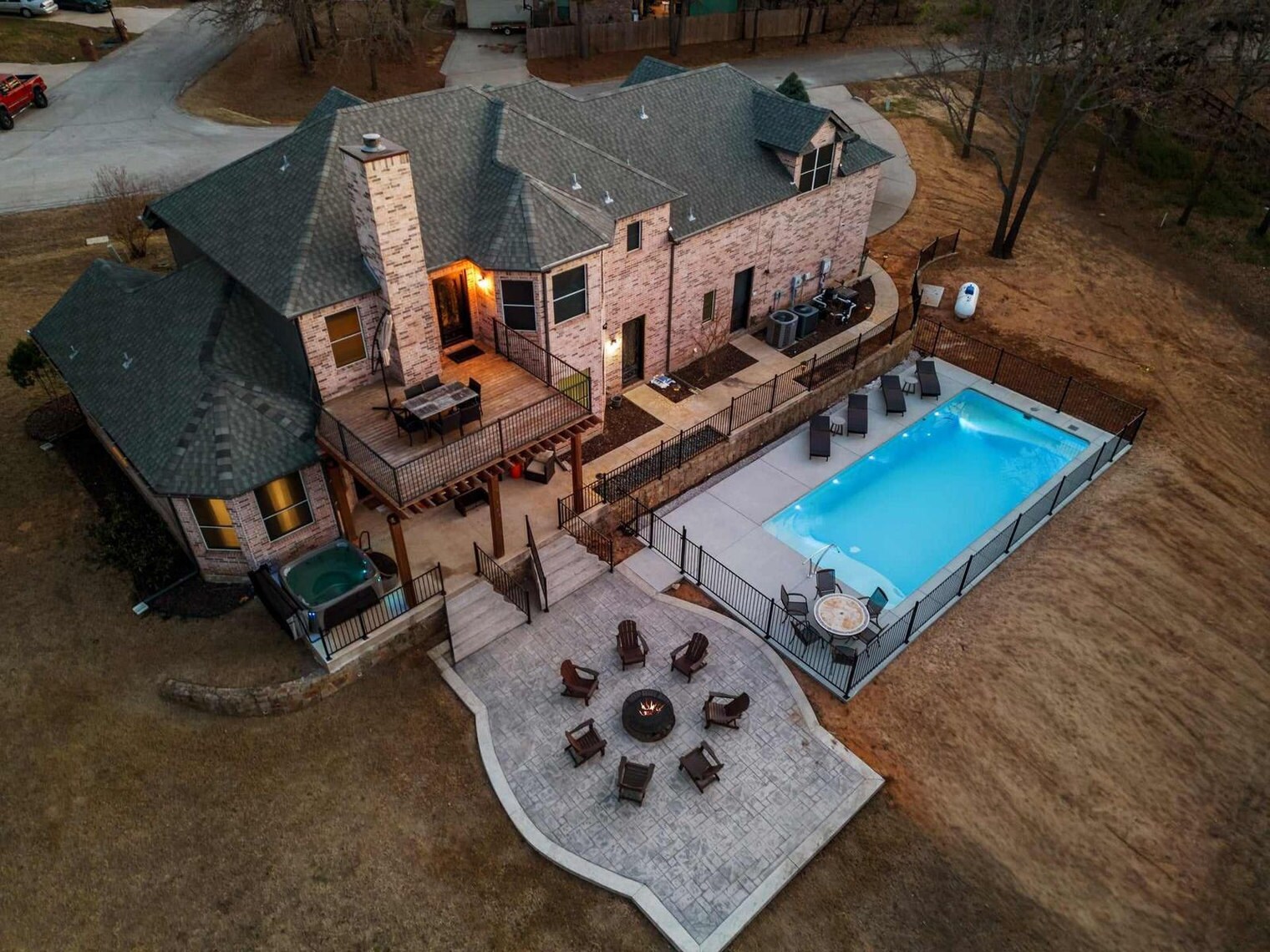 Building Photo - 200 Cove Dr