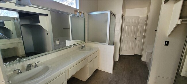 Building Photo - 6561 Avon Ct