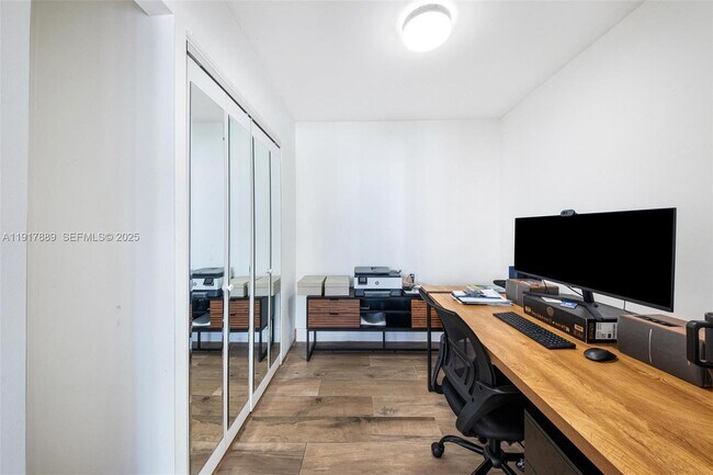 Building Photo - 1541 Brickell Ave