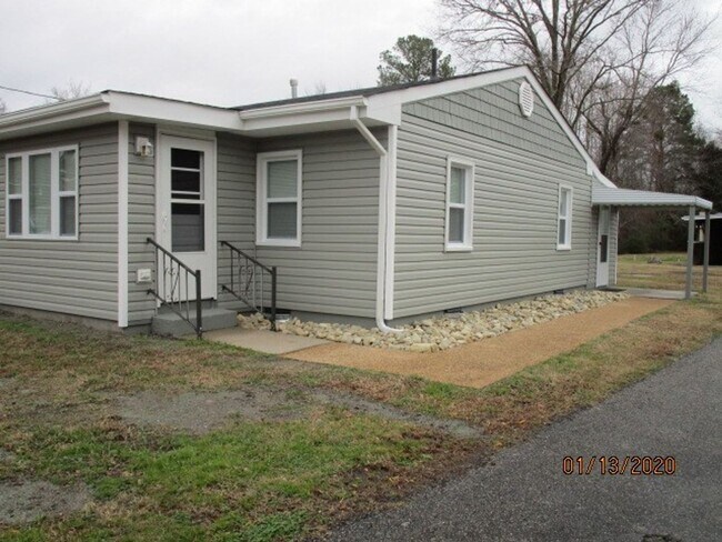Building Photo - Deep Creek South