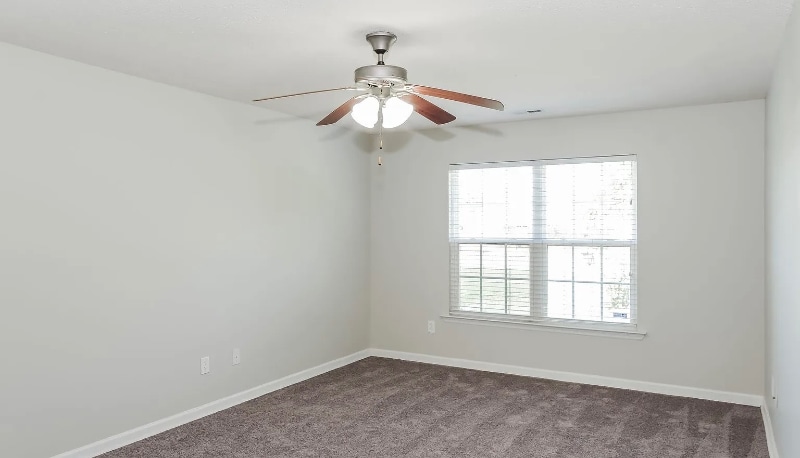 Building Photo - 116 NW Wittington Ln