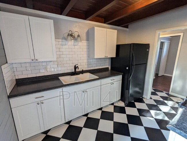 Building Photo - 2900 Parsifal St NE