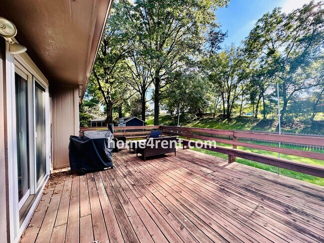 Building Photo - A Lovely Lenexa Home w/ Wood Floors Throughout, Updated Kitchen, Finished Basement and a Fenced Y...