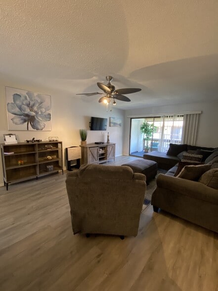 Building Photo - 1634 Stickney Point Rd