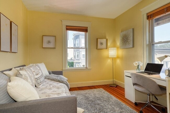 Building Photo - 98 Amory St