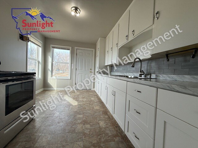 Building Photo - 2 Bed 1 Bath Apartment