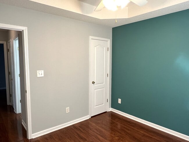 Building Photo - Absolutely Adorable Home Near Lake Joy Elementary