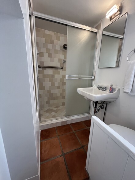 BATH - 2859 Terry Rd
