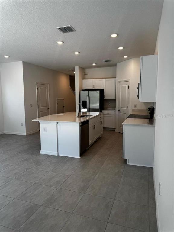 Building Photo - 2480 Penguin Blvd