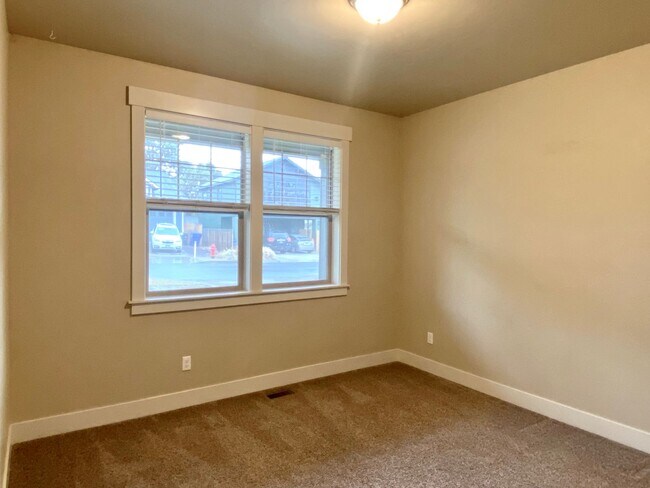 Building Photo - Single-Story Living! 3 BR - 2 BA with open...