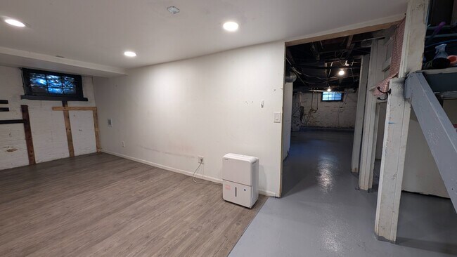 Building Photo - Newly Renovated 3-Bedroom Apartment in Mic...