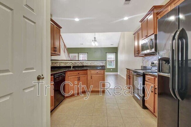 Building Photo - 113 Macalester Dr