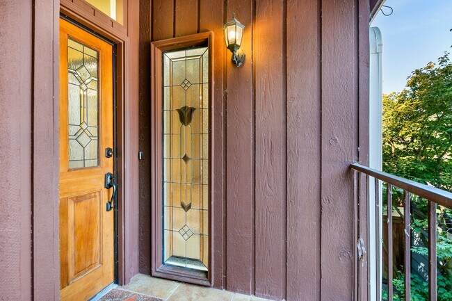 Building Photo - JENSEN DUPLEX