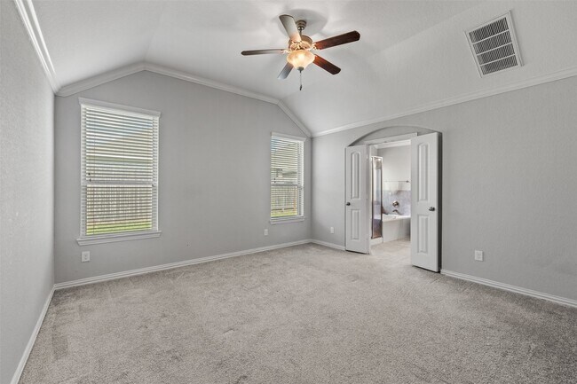 Building Photo - 636 Maple Point Dr E