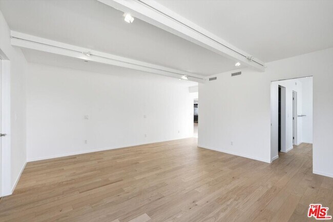 Building Photo - 18131 Kingsport Dr