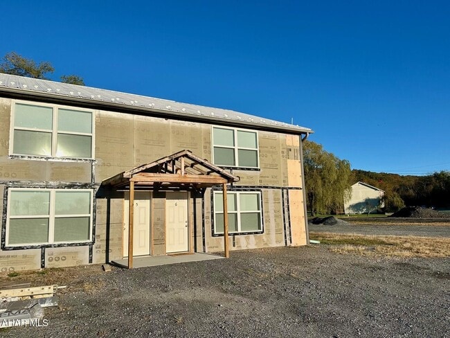 Building Photo - 1654 Quaker Valley Rd