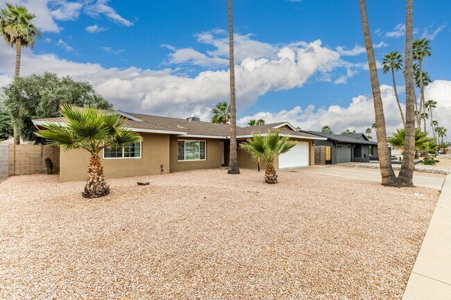 Building Photo - STUNNING 4 bed/2 bath Scottsdale Home- FURHISHED or UnFURNISHED