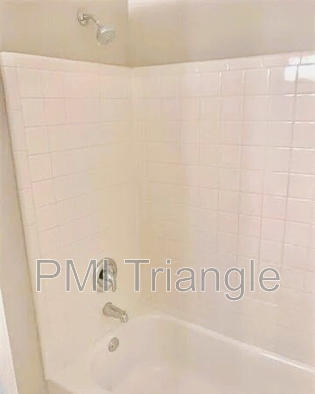 Building Photo - 1320 Park Glen Dr