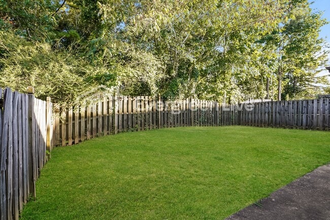 Building Photo - 121 Kingston Ct