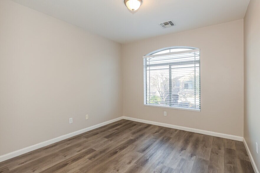 Building Photo - 13023 W Lawrence Rd