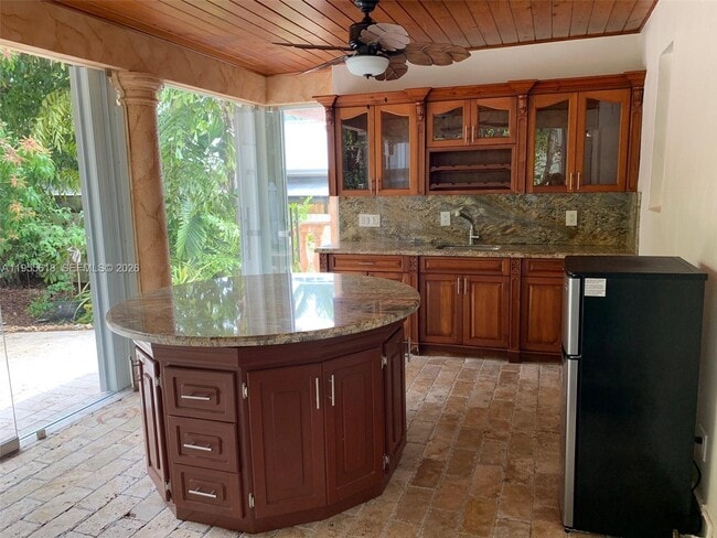 Building Photo - 3521 SW 23rd St