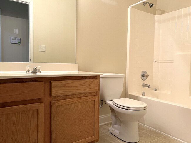 Building Photo - The Highlands!!