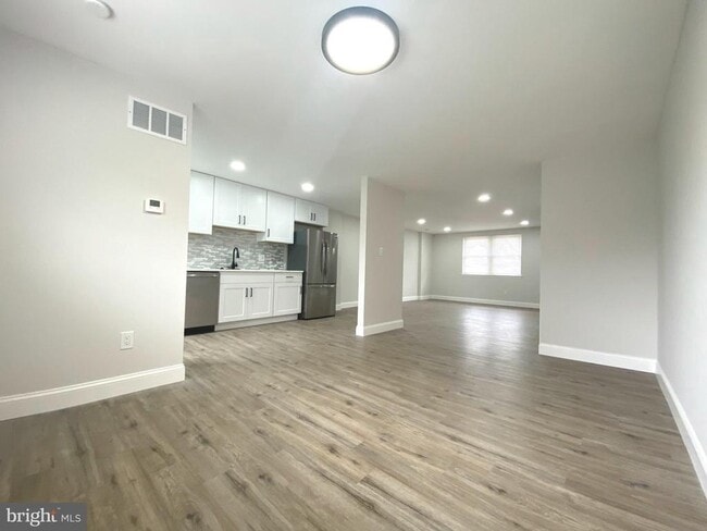 Building Photo - 1319 Rainer Rd