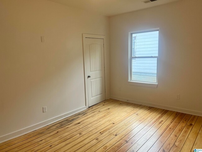Building Photo - 309 Iota Ave S