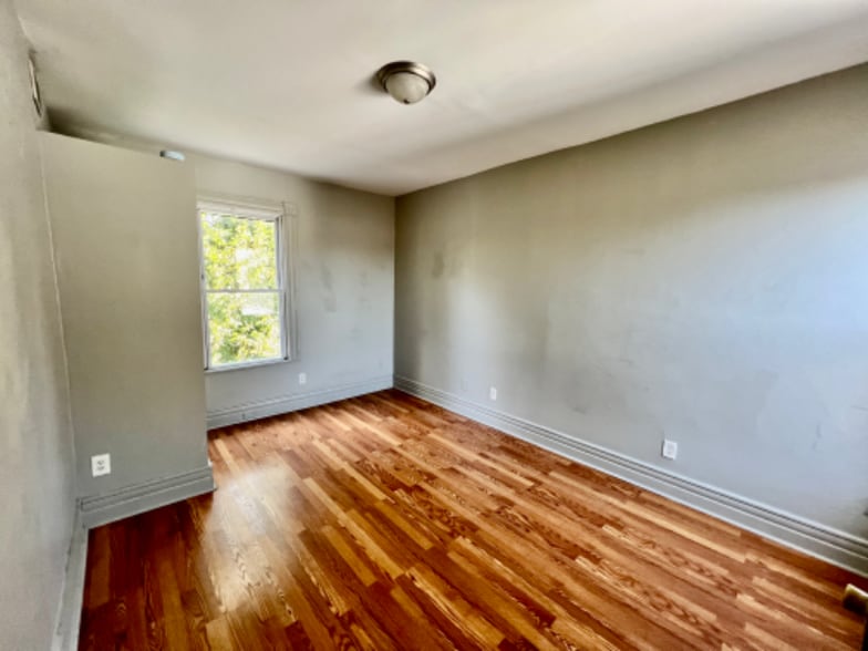 Building Photo - 1114 S Shelby St