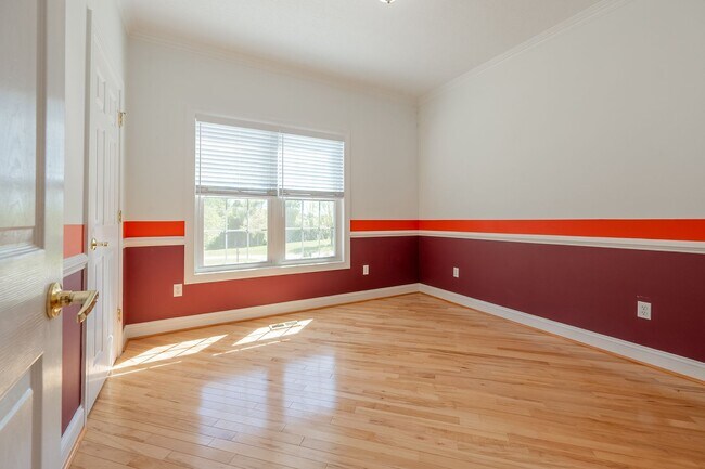 Building Photo - 1701 Stratford View Dr
